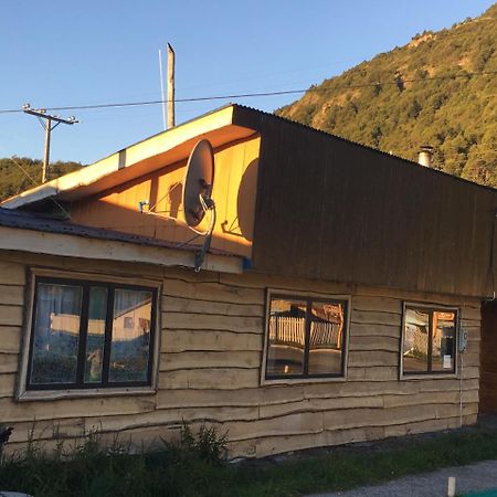Puesto Canogas Hostal Villa O'Higgins Exterior photo