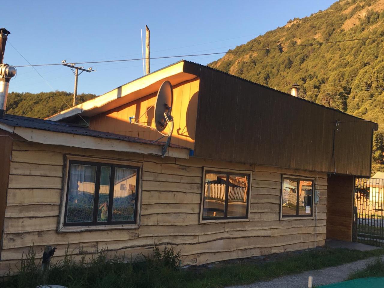 Puesto Canogas Hostal Villa O'Higgins Exterior photo